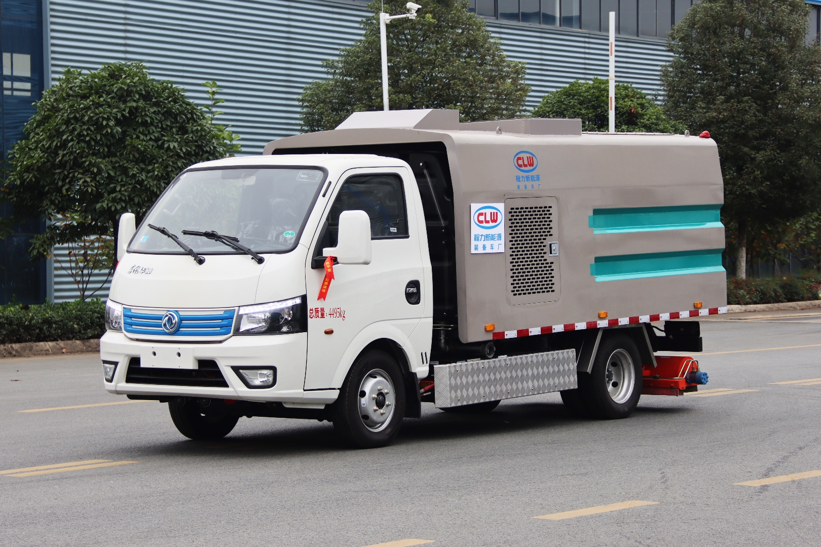 東風(fēng)小華神純電動(dòng)吸塵車(chē)