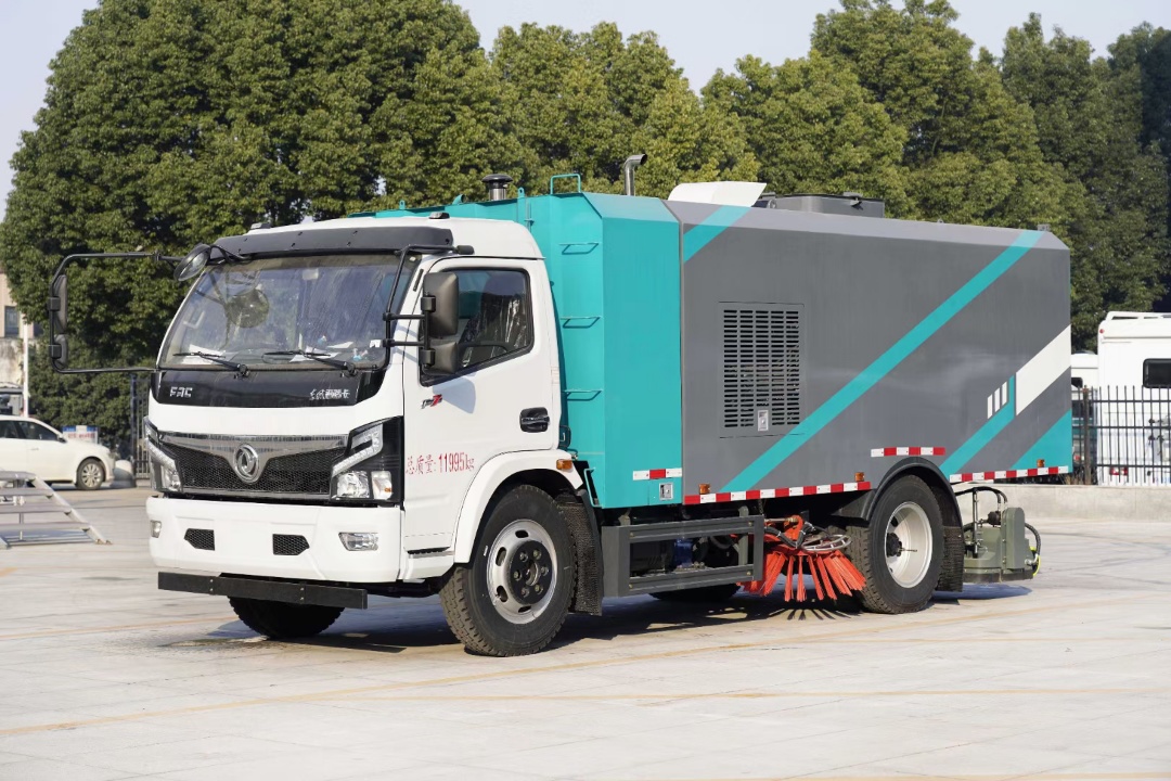 東風(fēng)多利卡干濕兩用吸塵車(chē)